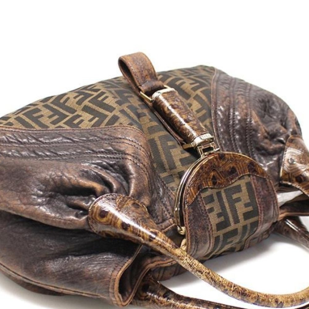 authentic FENDI Brown Leather Gold-plated Spy Shoulder Bag - Picture 2 of 16